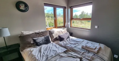 New Luxury Riverfront Scenic View - С бассейном