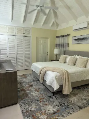 Opal Villa @ The Crest Luxury 4-Bedroom Getaway with Pool & Private Beach Access