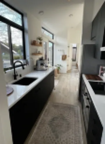 Abodu Modern Cottage 2bd with hot tub - walkable to Greenlake