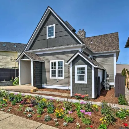 Cozy North Bend Getaway in Walkable Location!