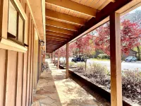 Mountain Harbor Queen Guest Room on Lake Ouachita Hotels in Montgomery County