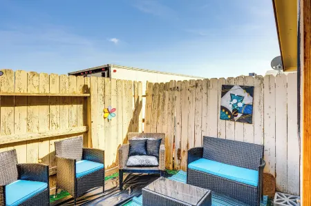 Patio & Mtn Views: Family Gem in California City