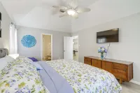Swim and Unwind Pet-Friendly Home in Spring! - Homestays