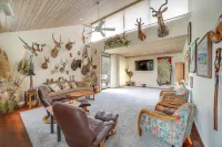Private Lake Access: Spacious Plymouth Hideaway! - 3-Star