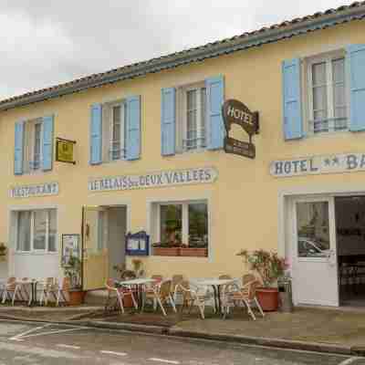 Logis Hotels - Le relais des deux vallées - Hôtel et restaurant Hotel Exterior