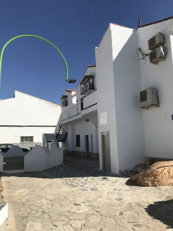 Hotel Restaurante Santa Cruz Отели в г. Вальдепеньяс