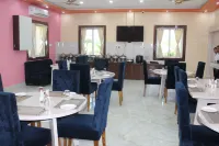Hotel MJR - Free Pickup and Drop Temple, Sea Beach & Puri Railway Station - Resorts