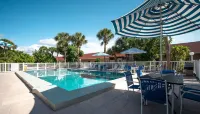 Island Sun Inn & Suites - Historic Venice & Beach Getaway - Beach