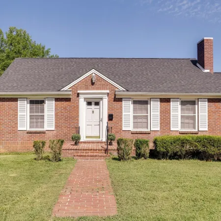 Charming Tullahoma Stay w/ Great Walkable Location