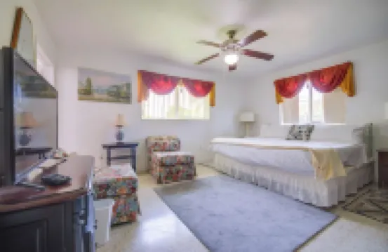 < 3 Mi to Hard Rock Stadium: Miami Home w/ Sunroom Hotels in Miami Gardens