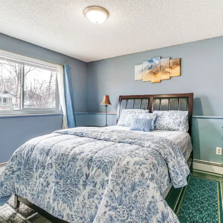 11 Mi to Kincaid Park: Convenient + Cozy Apt!