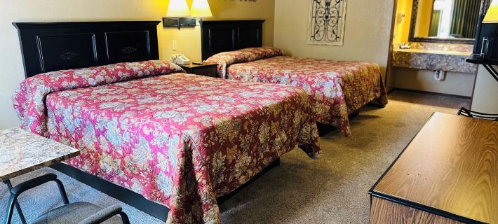 Interstate Inn Hotels in Sequoyah County
