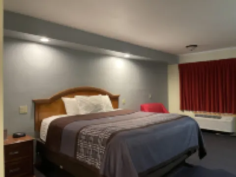 Campus Inn Baraboo Hotels in Greenfield