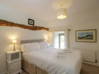 Little Owl Barn Hotels in Burford