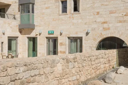 HI - Akko Knights Hostel Отели в г. Misgav Regional Council