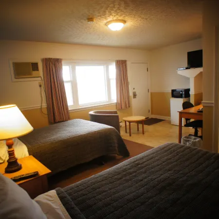 Silverwood Inn & Suites