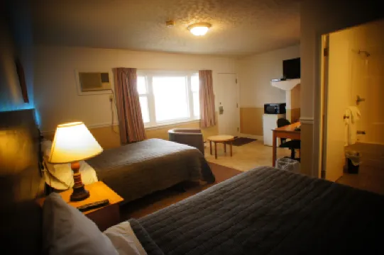 Silverwood Inn & Suites Hotels in 