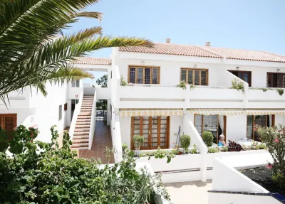 Club Olympus in Garden City فنادق في 