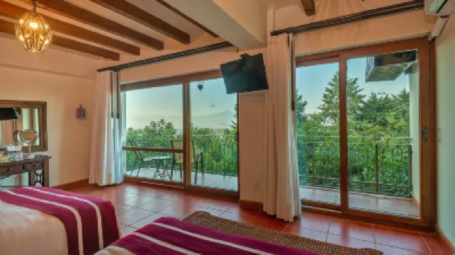 Porton del Cielo Hotels in 