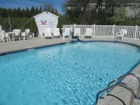 Long Beach Motor Inn - Swimmingpools