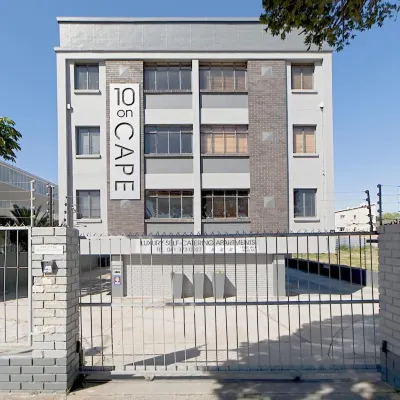 10 on Cape Self Catering Apartments Отели рядом с достопримечательностью «Пивоварня Dockside»
