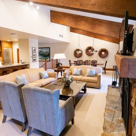 Luxury Four Bedroom Multi-Level Townhouse 4 Townhouse by Redawning
