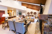 Luxury Four Bedroom Multi-Level Townhouse 4 Townhouse by Redawning - 5-نجوم