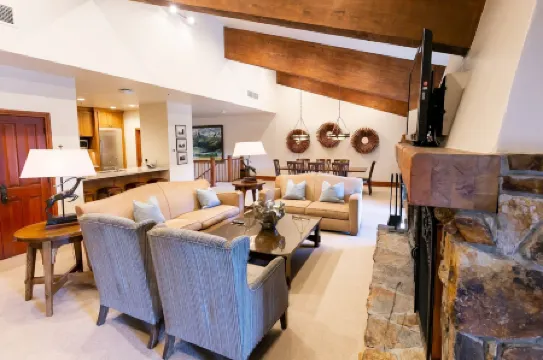 Luxury Four Bedroom Multi-Level Townhouse 4 Townhouse by Redawning