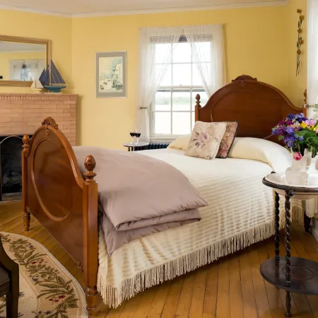 Yale Manor B&B & Yurt Glamping