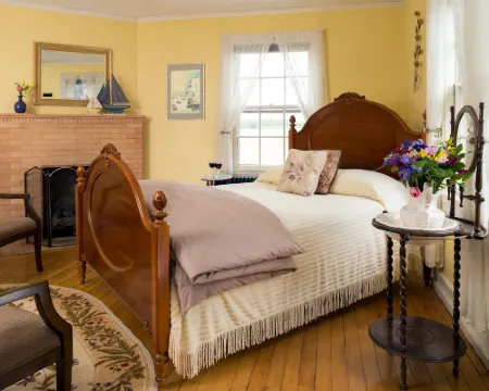 Yale Manor B&B & Yurt Glamping Hotels in Varick