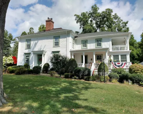 Daniel Stebbins B and B Hotels in Hampshire County