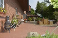 Gästezimmer Emmis Erbe Hotels near St. Petrus Kirche Stederdorf