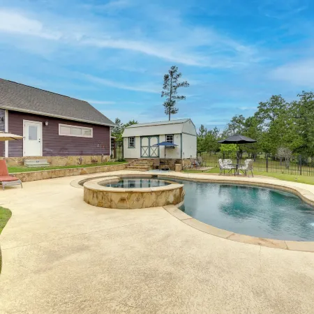 Pool & Hot Tub in Sunny Smithville Getaway!