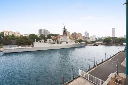 Apartment in Iconic Fingerwharf Отели в г. Woolloomooloo