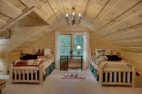 Cozy Cabin with ADA accessible, golfing, hiking,, beach, tennis, and more!