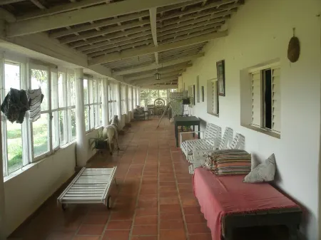 BEAUTIFUL SEMI OLYMPIC POOL- --07 qts+ 4wc - KM. 68 WHITE CASTLE Отели в г. Майринки