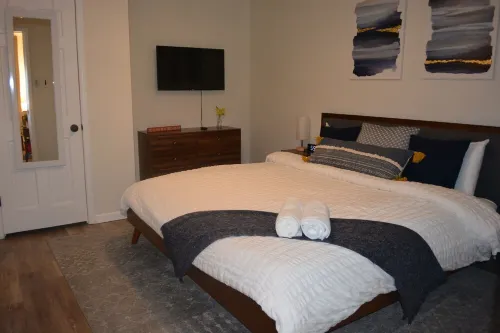 Cozy Lakeview Cottage minutes from water adventures, farms, wineries, & skiing!