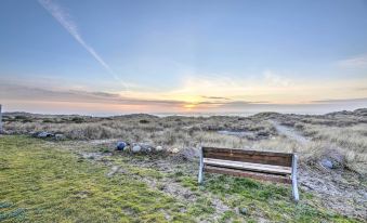 Sanderling Sea Cottages, Unit 3 w/ Private Balcony
