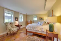 On-Site Vast Hiking Trail Hardwick Farmhouse! - Pet friendly