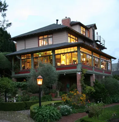 The Jabberwock Bed & Breakfast فنادق في مونتيري