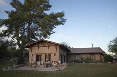 Kay El Bar Guest Ranch Hotels near The Jail Tree