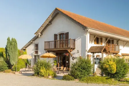 Logis Hôtel les 3B Отели в г. Вик-ан-Бигор