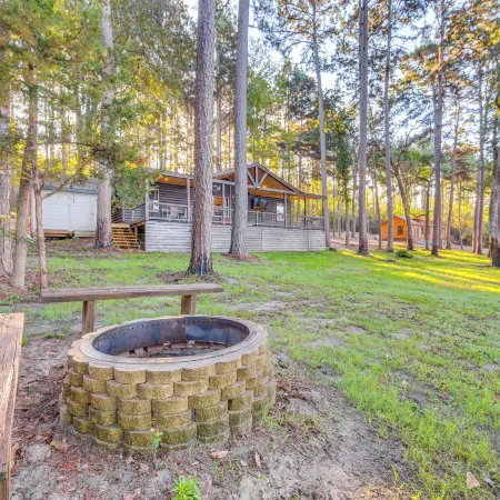 Lakefront Crockett Cabin w/ Boathouse & Kayaks!