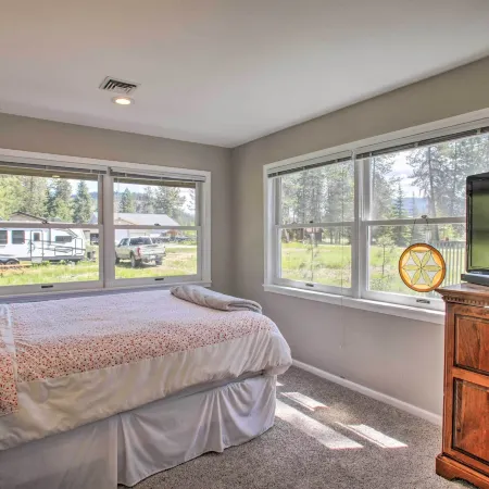 All-Seasons Chewelah Home: Fish, Golf & Ski!