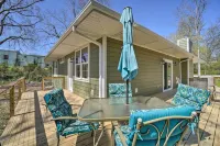 Modern Retreat w/ Deck: Walk to White River! - Alojamientos