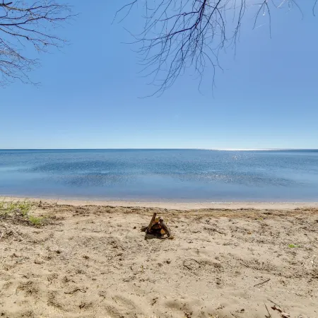 Cozy Cottage with 600 of Green Bay Frontage and Dock!