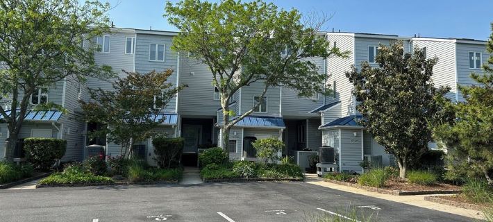 Charming 2-bedroom townhome with sweeping bay views in Dewey Beach Hotels in Dewey Beach