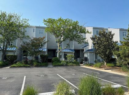 Charming 2-bedroom townhome with sweeping bay views in Dewey Beach