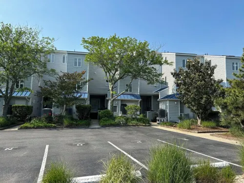 Charming 2-bedroom townhome with sweeping bay views in Dewey Beach - 4-Star