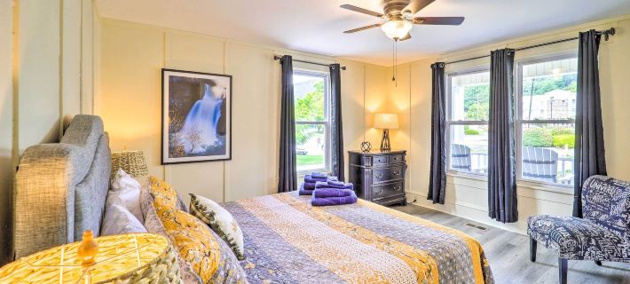 Bright Boone Home Walk to Appalachian State! Hotels in Boone